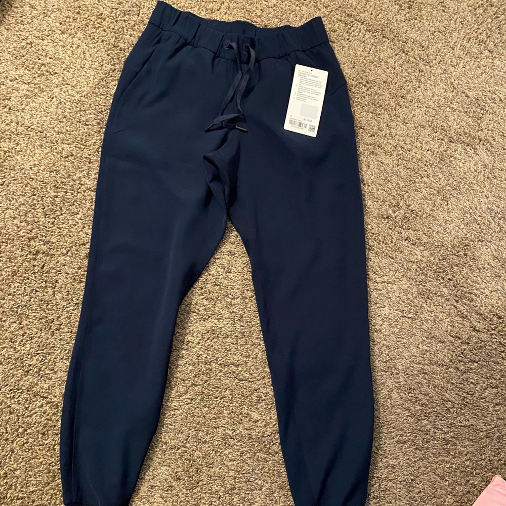 Lululemon on the fly jogger